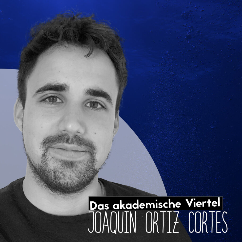 Ein Portrait von Joaquin Cortez vor einem blauen Hintergrund