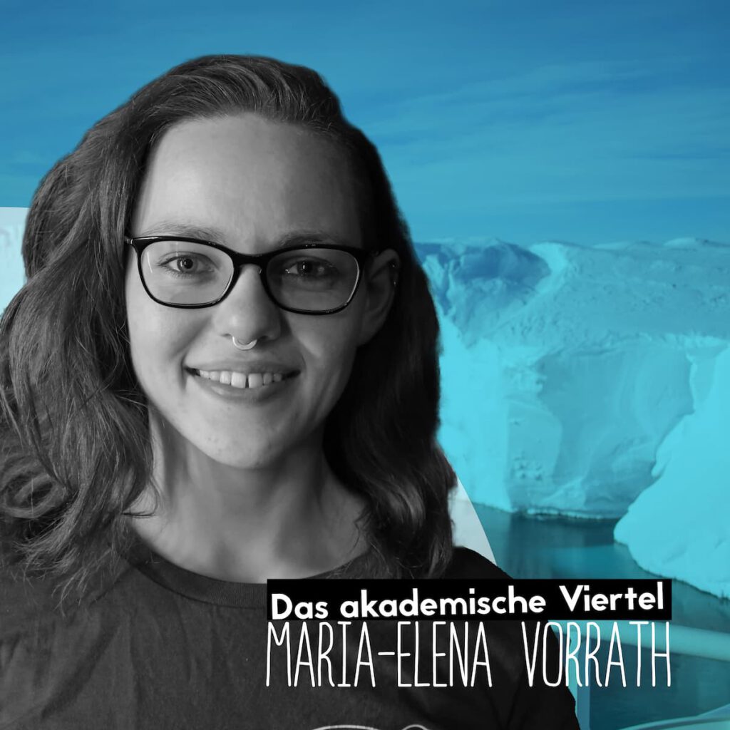 Portrait von Maria-Elena Vorrath vor einem Eisberg