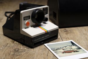Polaroidkamera mit Polaroidbild