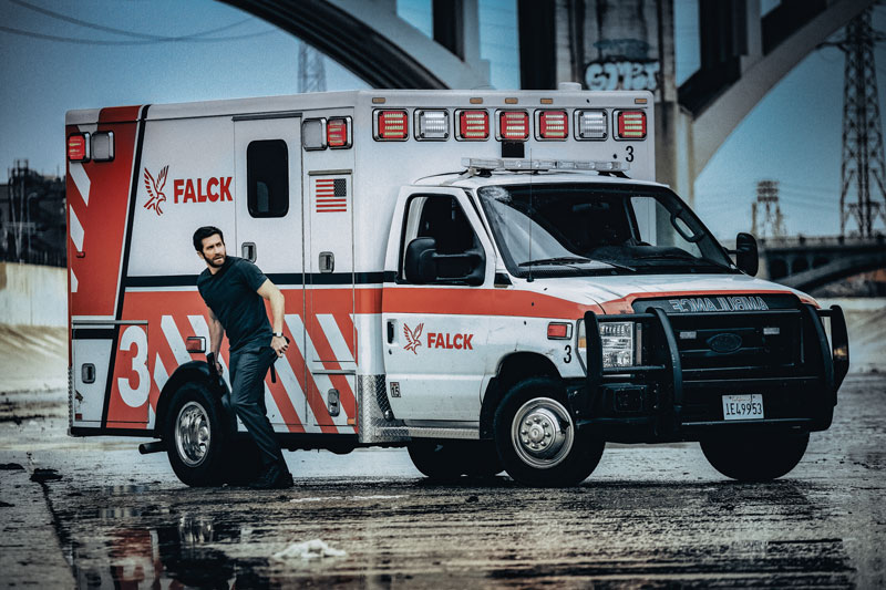 Jake Gyllenhaal vor Krankenwagen