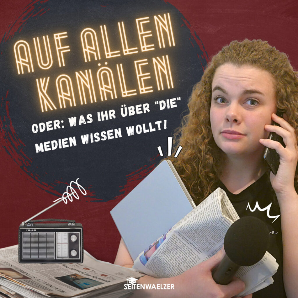 Die Moderatorin Charlotte Möller hält einen Laptop und eine Zeitung und ein Mmikrofon in der Hand und gleichzeitig noch ein Handy ans Ohr, sie wirkt überfordert.