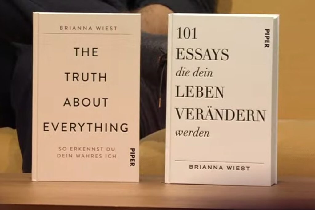 Bücher "The Truth about Everything" und "101 Essas die dein Leben verändern werden" von Brianna Wiest auf einem Tisch